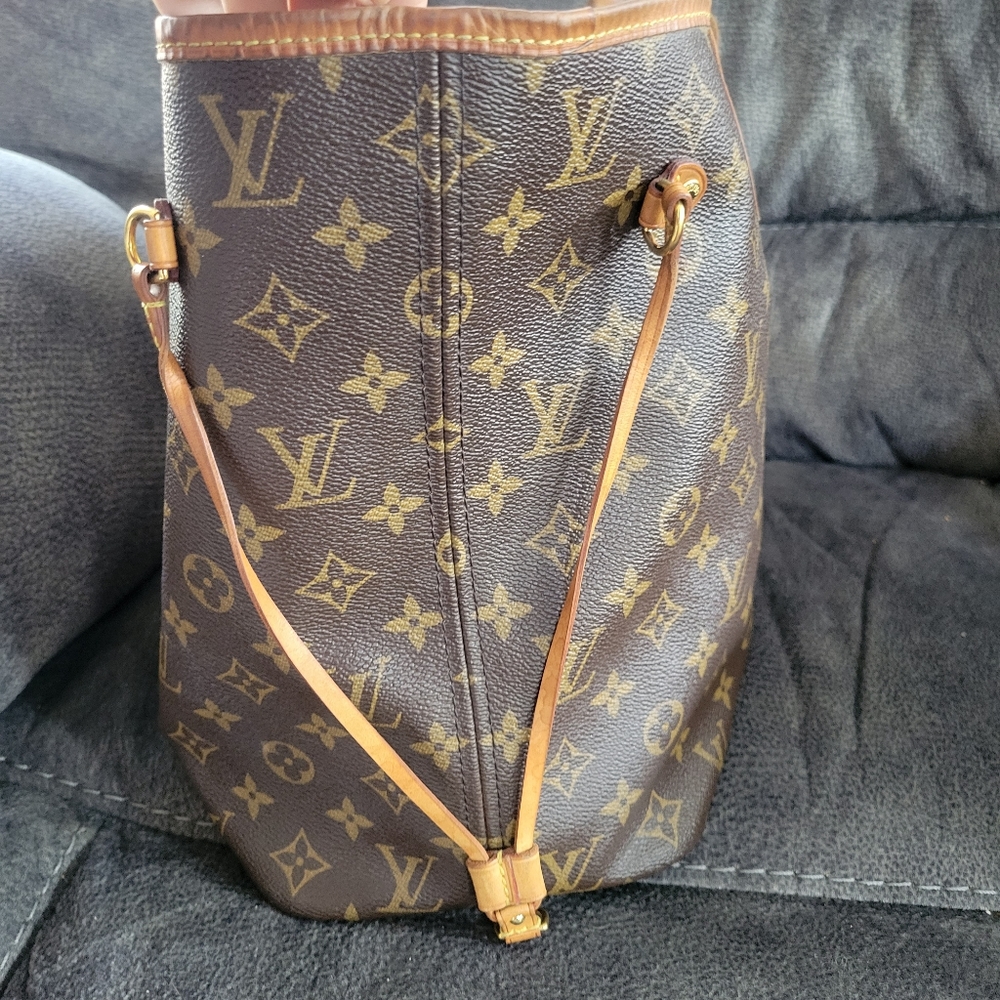 Louis Vuitton Neverfull MM Monogram Canvas Tote Bag – Authentic, Preloved - Picture 2 of 10